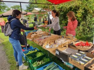 Streekmarkt bij Bloemenparadyske