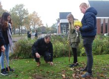 Leerlingen Nordwin geven kleur aan kerktuin