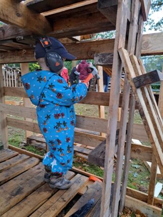 Kinderactiviteiten in speel/leertuin Noardburgum